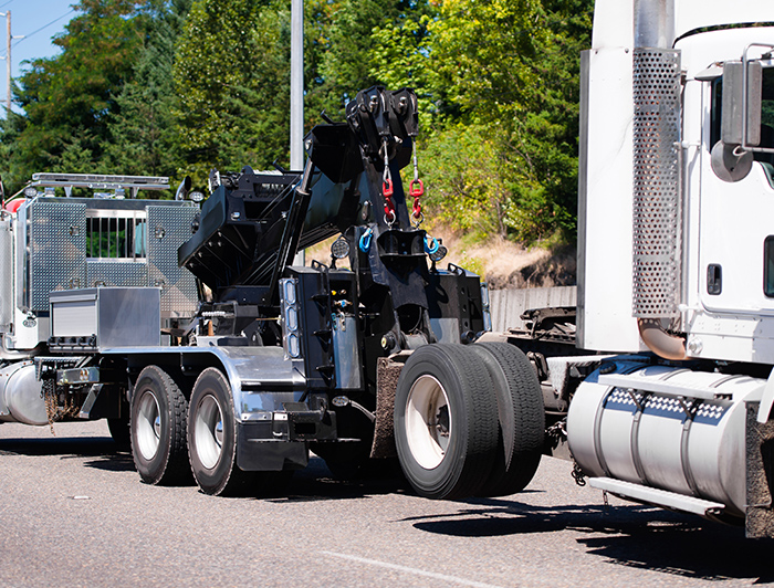 Tractor Trailer Repair Shop: Trailer Repair Redford MI - repair-towing